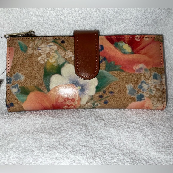Patricia Nash Handbags - Wallet, Patricia Nash Apricot Blossoms Nazari, NWT